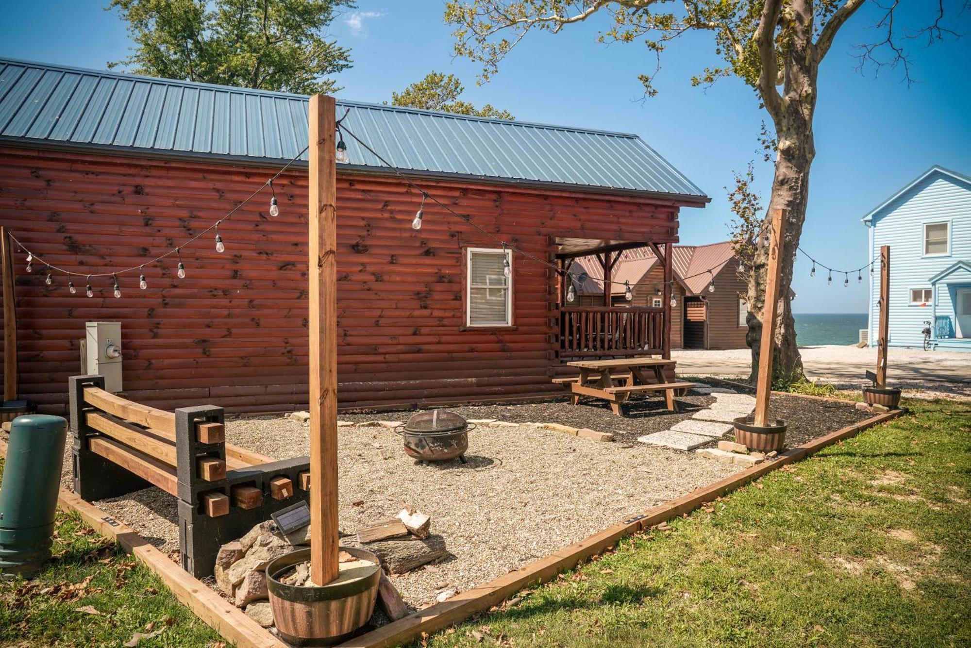 Charming Lakeview Cabin Near Geneva-On-The-Lake! Ashtabula Zewnętrze zdjęcie