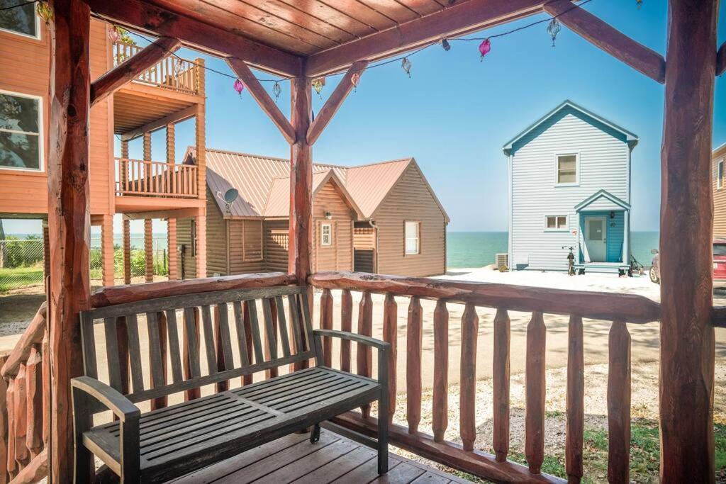 Charming Lakeview Cabin Near Geneva-On-The-Lake! Ashtabula Zewnętrze zdjęcie
