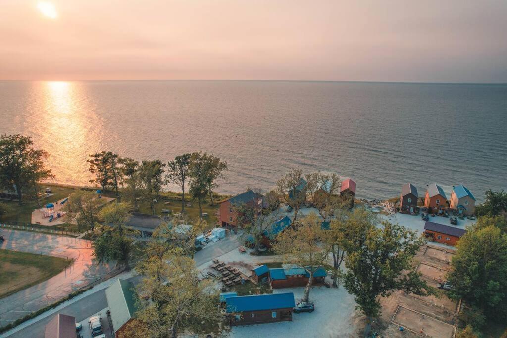 Charming Lakeview Cabin Near Geneva-On-The-Lake! Ashtabula Zewnętrze zdjęcie